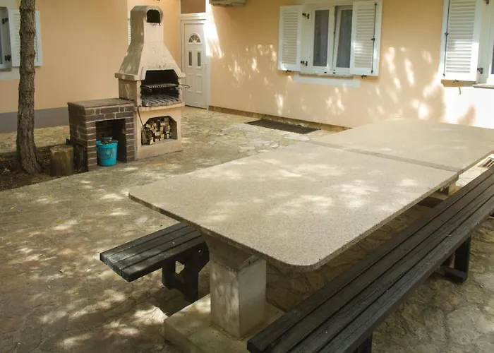 Pucarin Apartman *